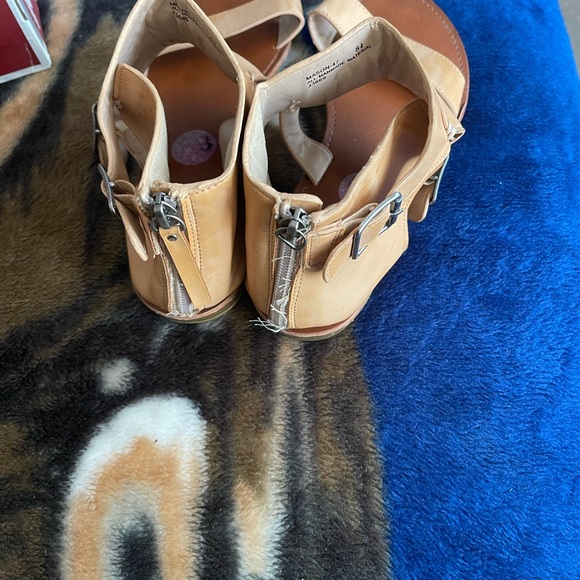 Sandals! - Picture 3 of 4